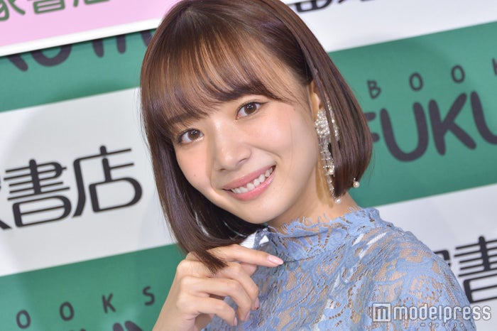 岡田紗佳「見下ろされたい？」美ボディ際立つタイトなノースリーブ姿公開にファン悶絶「セクシーすぎます」「まさに女神」