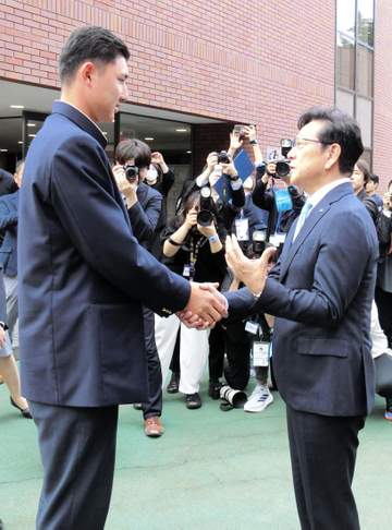 日本ハムドラフト1位指名の投打二刀流・菰田 栗山CBOからの“大谷超え指令”に決意新た「二刀流として活躍したい」