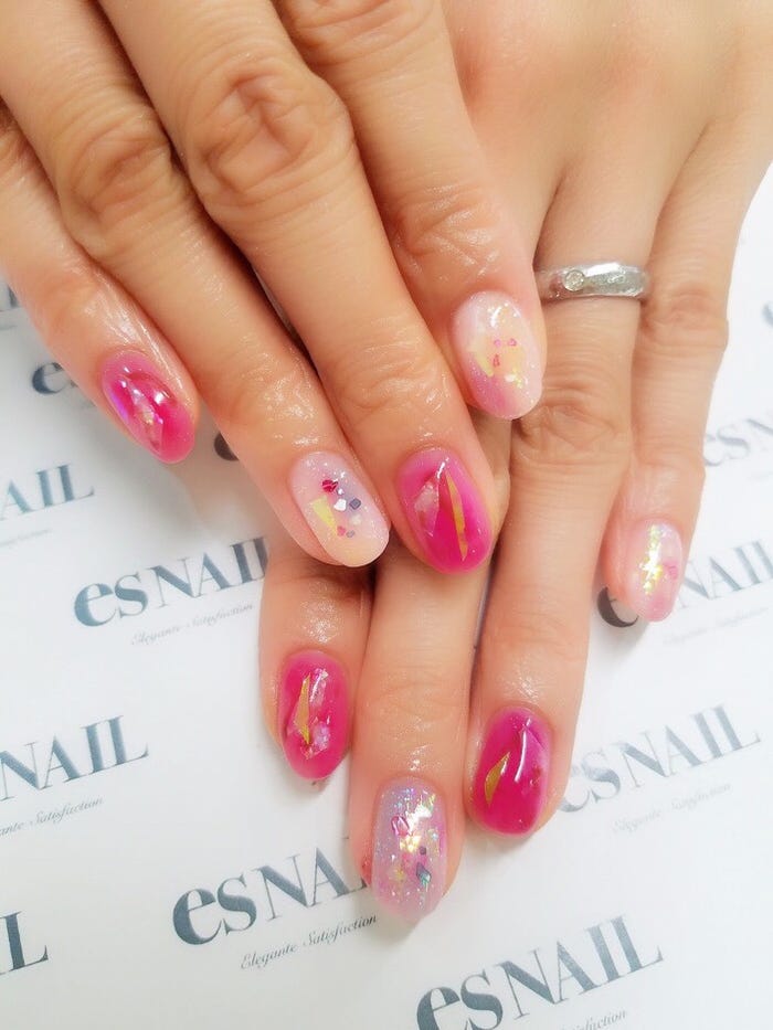 滲むような発色でピュアな色気を演出(画像提供:esNAIL)