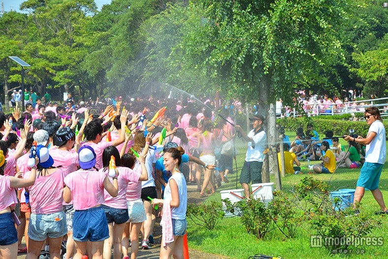 スタッフの放水でより涼しく