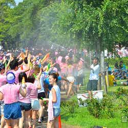 スタッフの放水でより涼しく