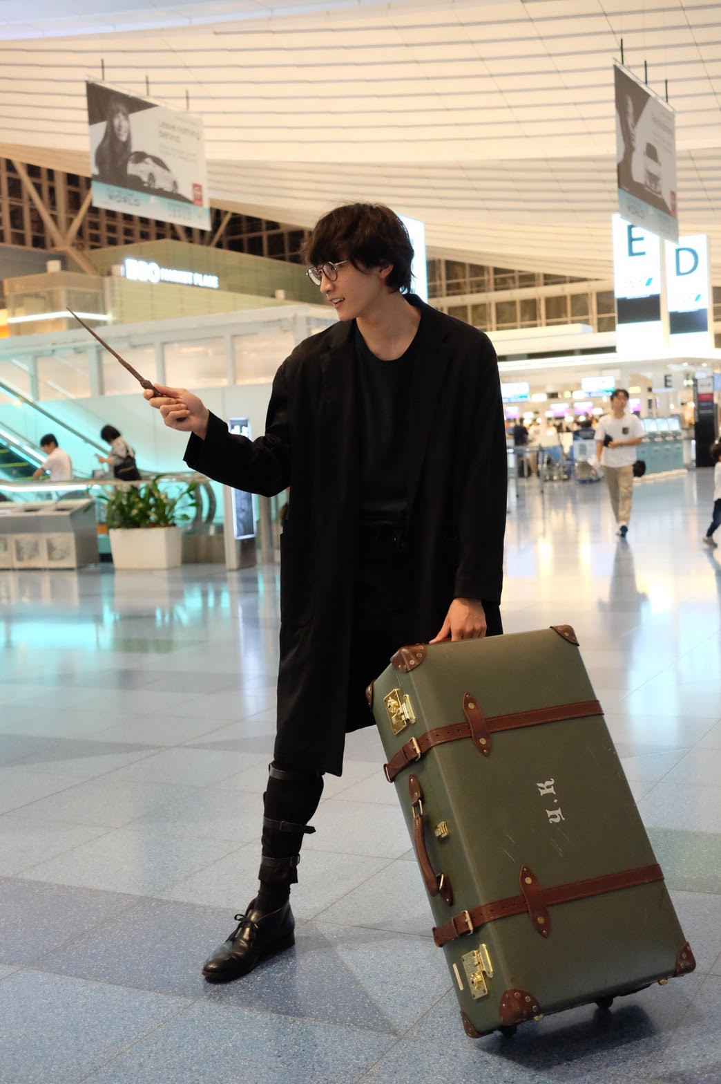 渡航前の小関裕太（C）2018 Warner Bros. Ent.  All Rights Reserved. Harry Potter and Fantastic Beasts Publishing Rights （C）J.K.R.