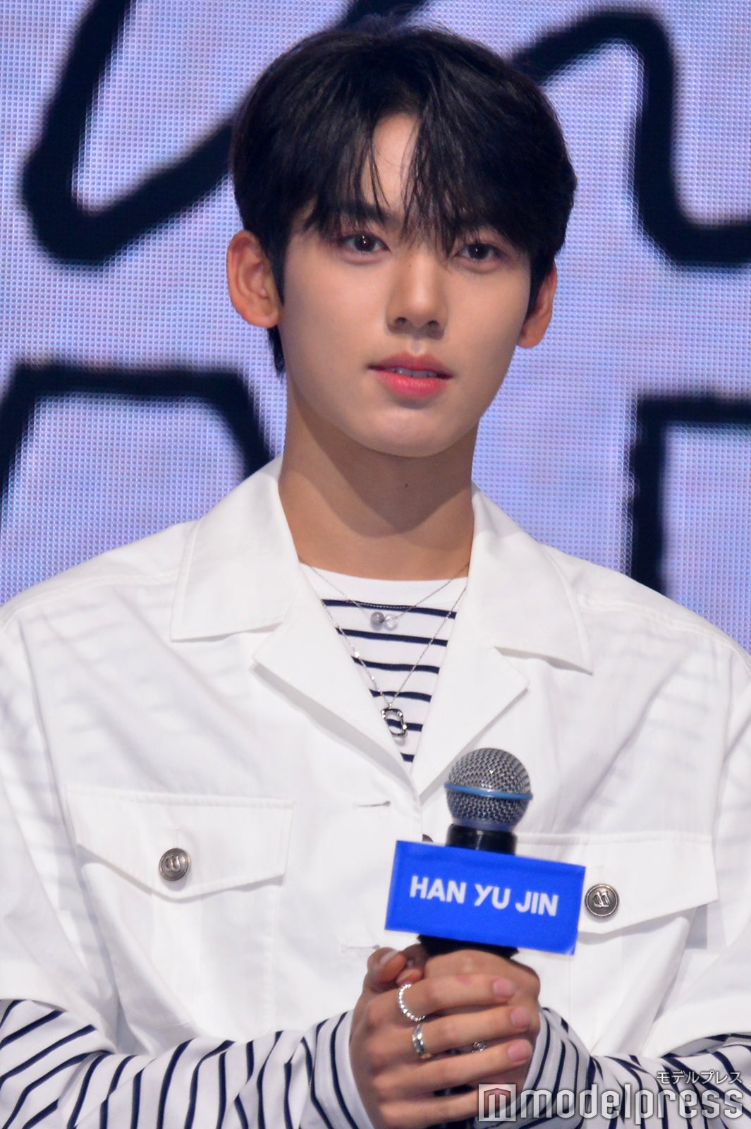 挨拶するハン・ユジン（C）モデルプレス