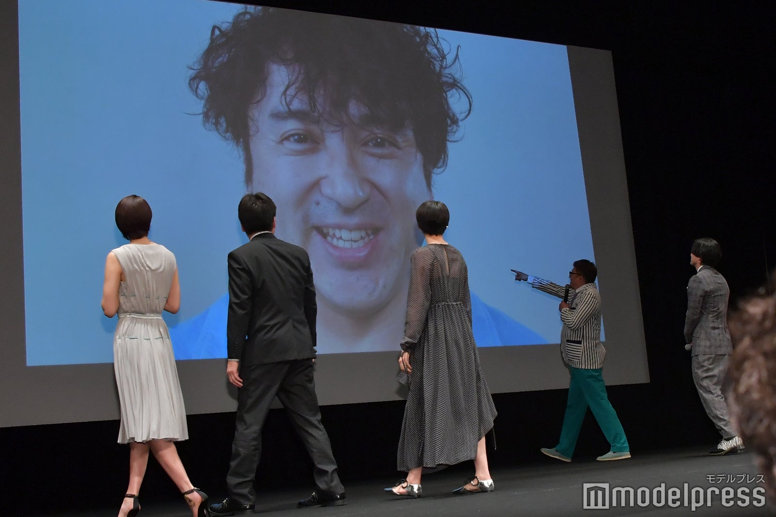 ムロツヨシからメッセージが （C）モデルプレス