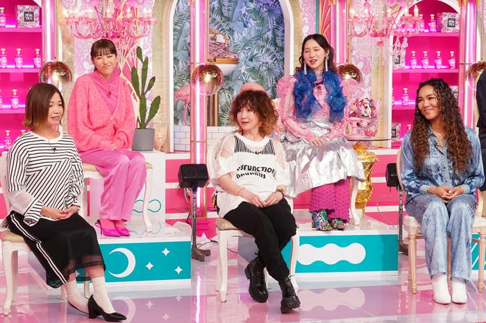 (左から)大久保佳代子、若槻千夏、YOU、ファーストサマーウイカ、クリスタル・ケイ (C)日本テレビ