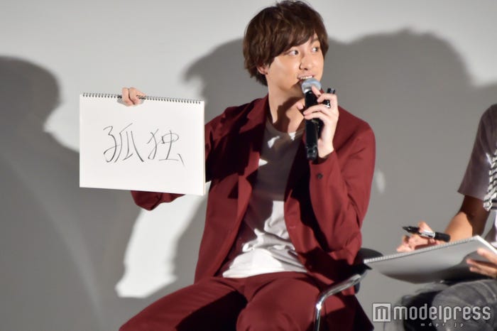 “自分がヒーローになって感じたこと”に「孤独」と答えた渡部秀 (C)モデルプレス