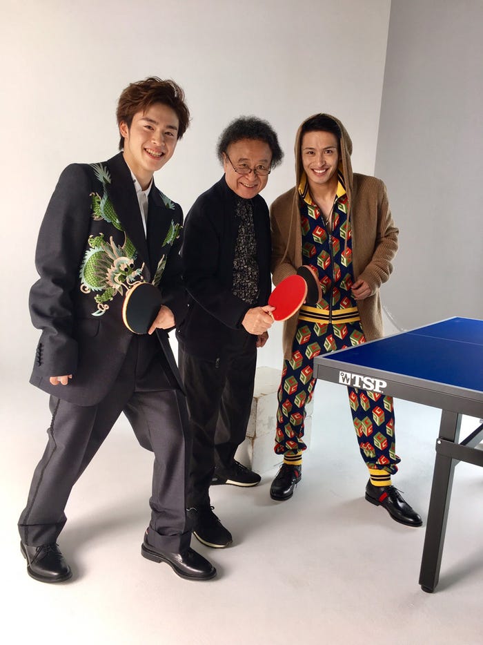 (左から)森薗政崇選手、篠山紀信氏、大島祐哉選手(提供画像)