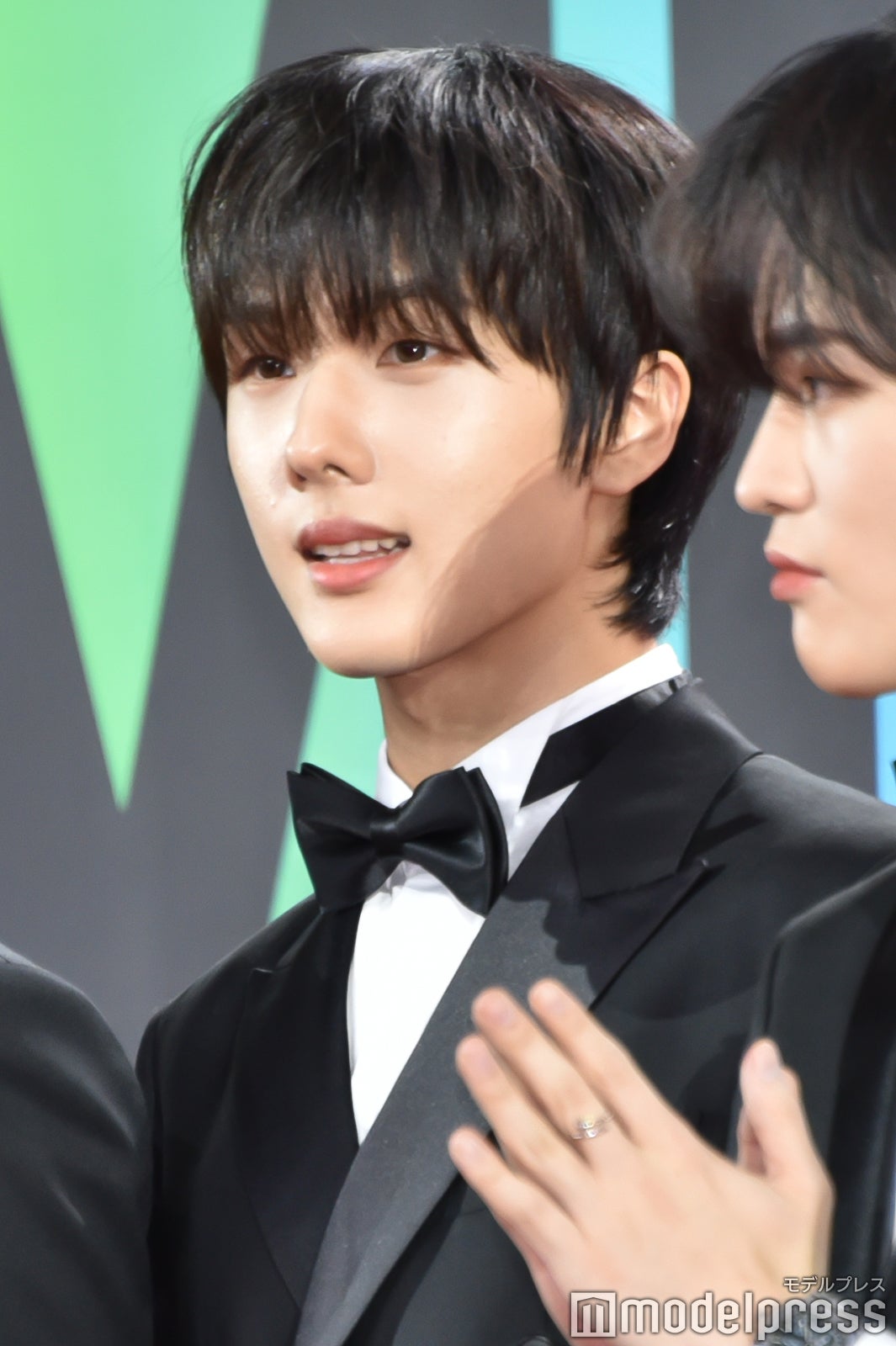 控えめに微笑むチソン（C）モデルプレス