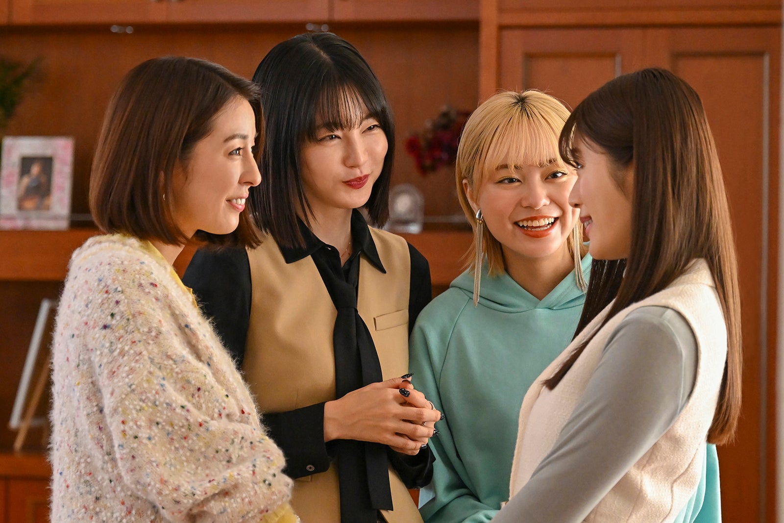 柳ゆり菜、向里裕香、深尾あむ、渋谷凪咲「地獄の果てまで連れていく」第3話（C）「地獄の果てまで連れていく」製作委員会