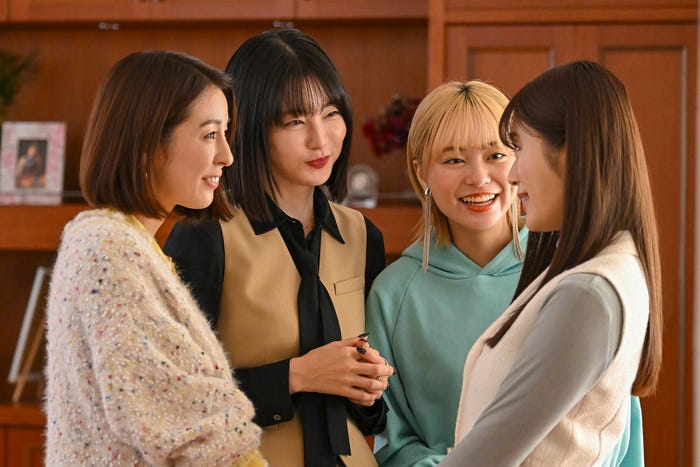 柳ゆり菜、向里裕香、深尾あむ、渋谷凪咲「地獄の果てまで連れていく」第3話(C)「地獄の果てまで連れていく」製作委員会