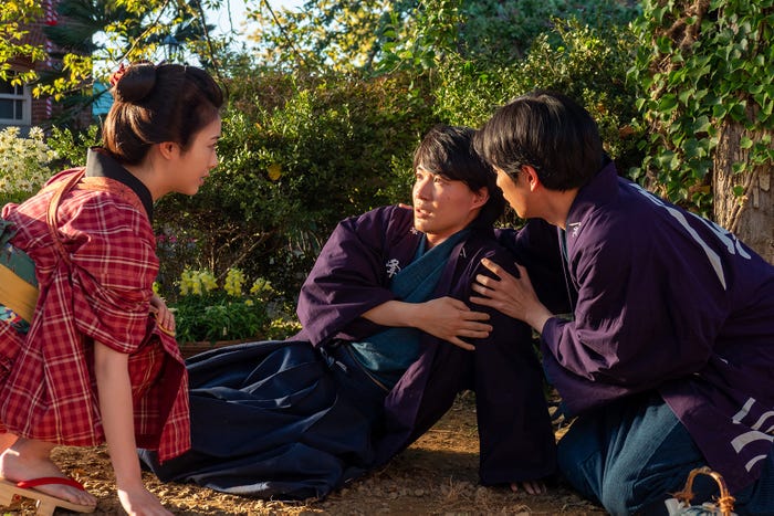 浜辺美波、神木隆之介、志尊淳(C)NHK