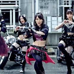 「ギンガムチェック」のミュージックビデオより