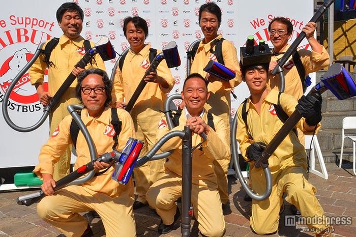 キングコング・西野亮廣(前列右端)