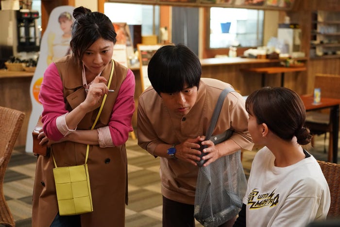 篠原涼子、バカリズム、トリンドル玲奈「イップス」第1話より(C)フジテレビ