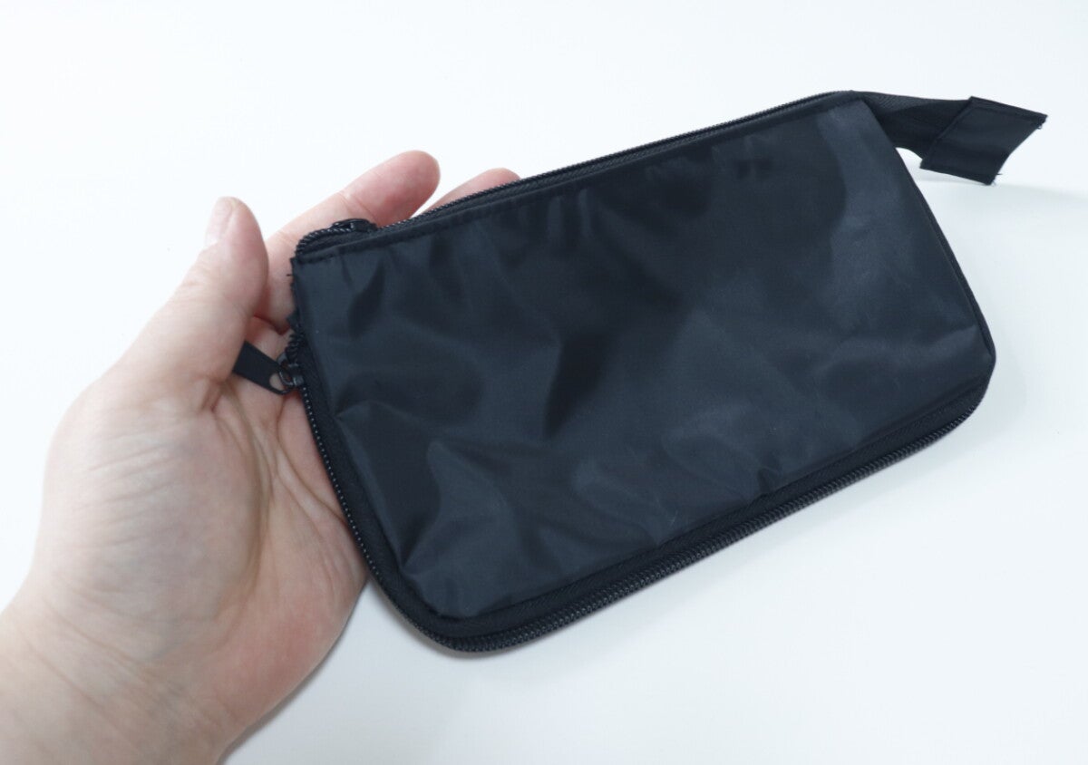 100均で200円なのも納得！「ファスナーを開けると…？」容量が変わる魔法みたいなポーチ