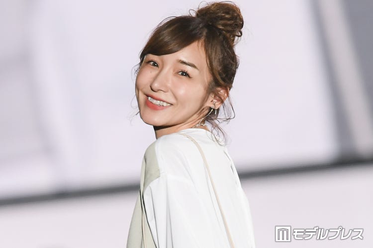 画像5 7 加護亜依 緊張の初ランウェイ 宮迫博之のファッションステージで投げキッス 関コレ21a W モデルプレス