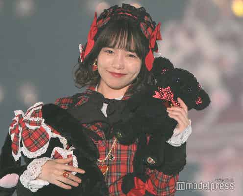 島崎遥香、ミニ丈ワンピから美脚ちらり ロリータコーデ着こなす【関西コレクション 2024 A/W】