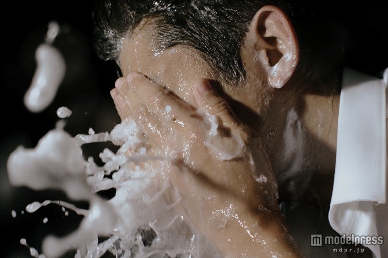 「ウーノ」の新CM「洗顔、なめんじゃねーぞ。」編／瑛太
