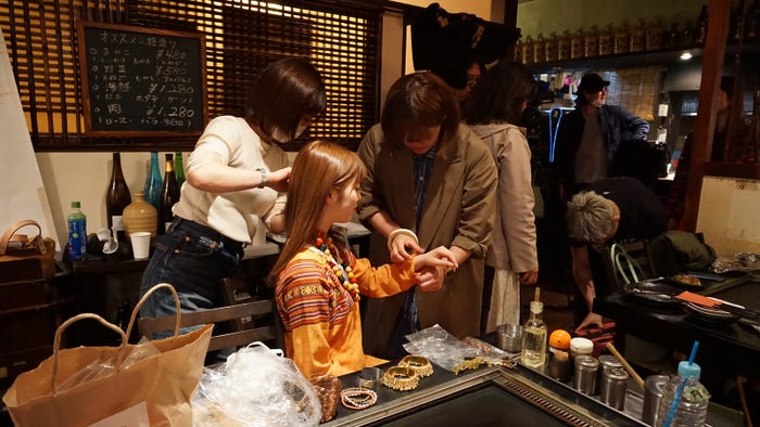 ちゃんえな、衣装を着ていざ撮影 (C)AbemaTV