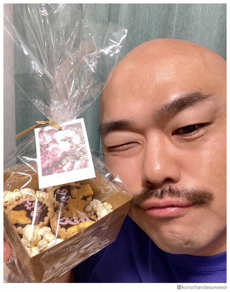 クロちゃん、真剣交際中の美女・リチからの手作りバレンタイン公開「もっと好きになっちゃった」