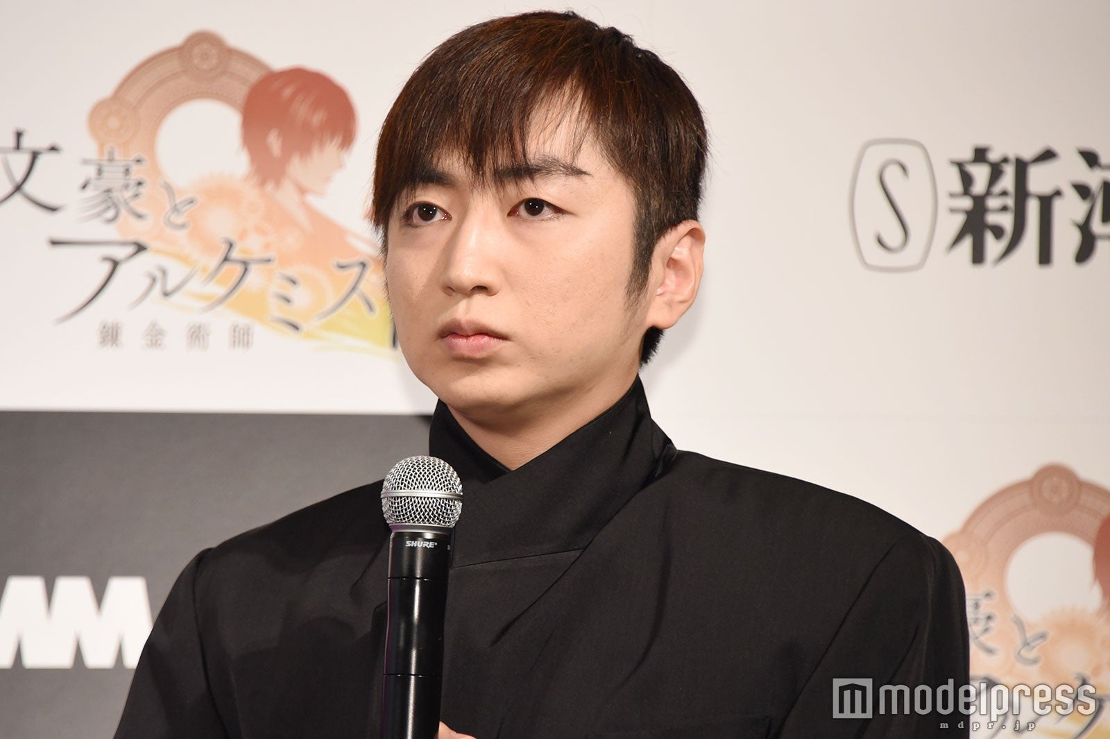 カズレーザーコスプレ姿になる前の羽田圭介氏 （C）モデルプレス