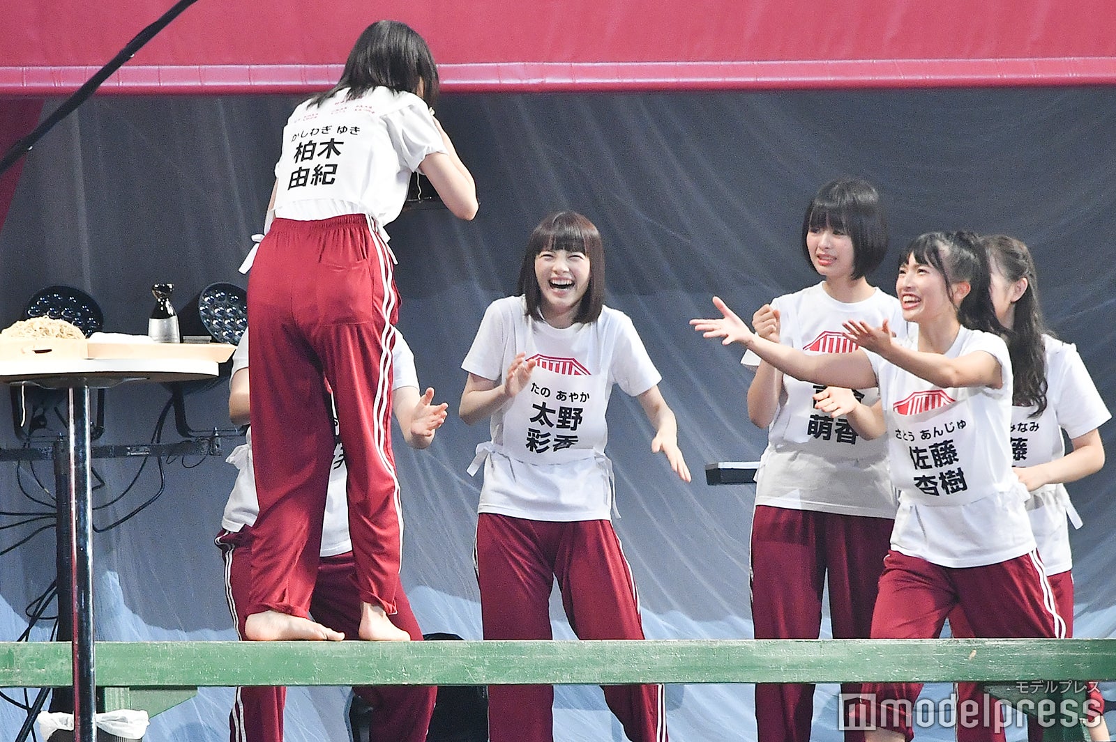 平均台でへっぴり腰になりメンバーから心配される柏木由紀／NGT48 4thシングルリリースイベント （C）モデルプレス
