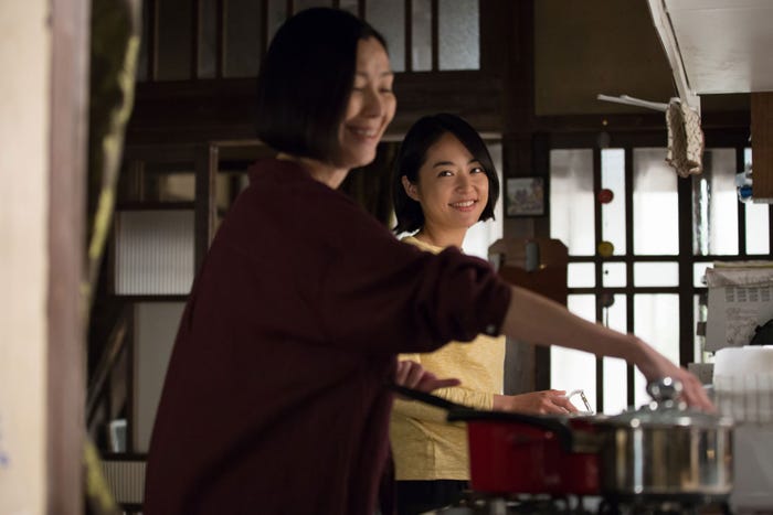 手塚理美、井上真央/「明日の約束」第9話より(画像提供:関西テレビ)