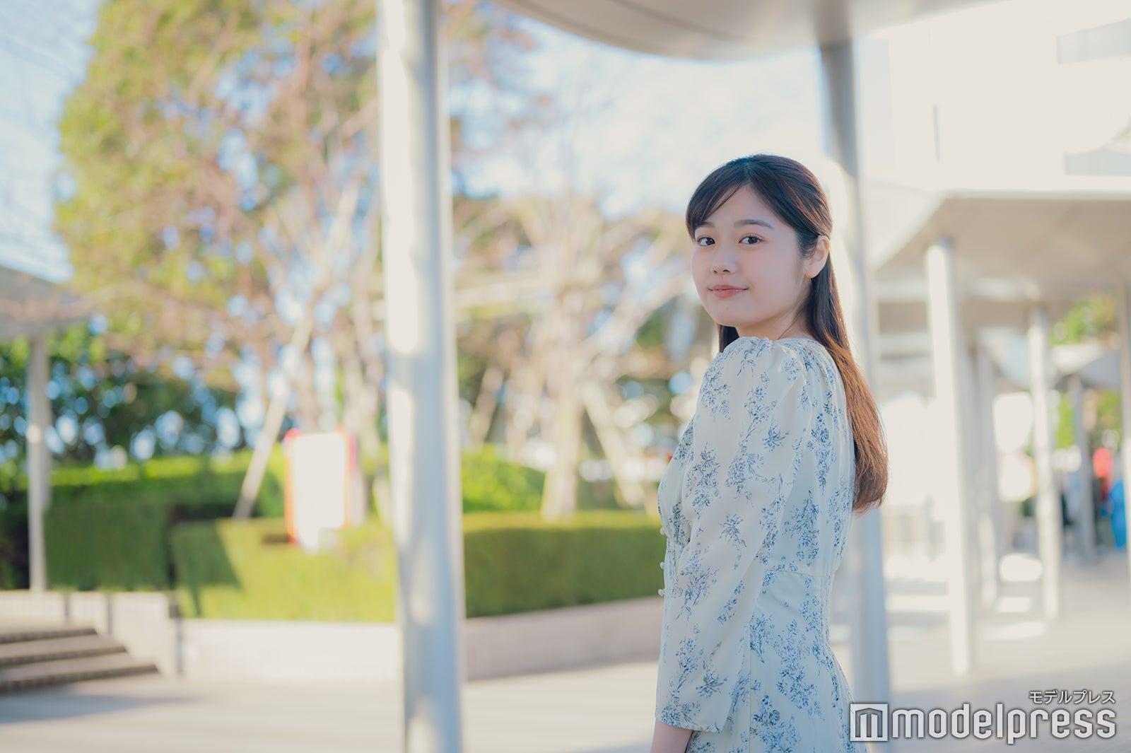 峯本奈津さん（C）モデルプレス