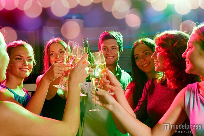 カクテル女子になって好きな人を落とそう/(Photo by Syda Productions/shutterstock)