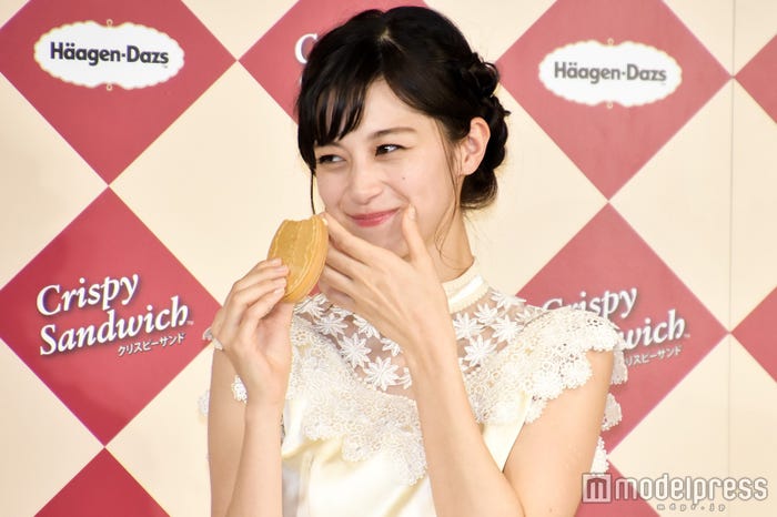 食べる姿も可愛い!中条あやみ (C)モデルプレス