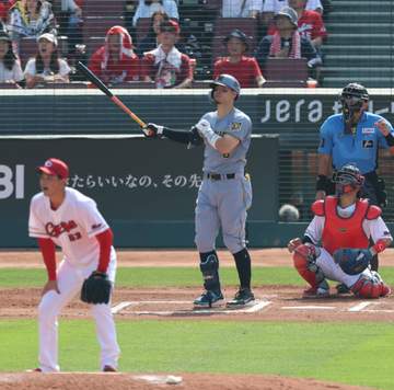 阪神 佐藤輝が16試合ぶりの16号同点ソロ 6月は3日の西武戦以来で2本目 ホームランキングの森下に1本差と迫る