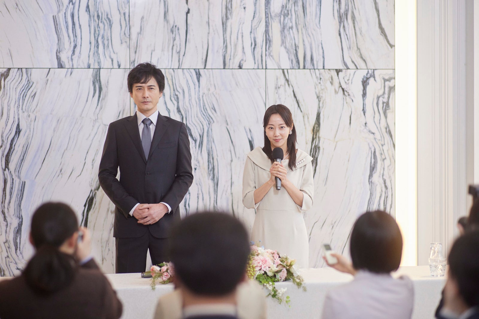 中村俊介、木南晴夏「今夜、秘密のキッチンで」第1話（C）フジテレビ