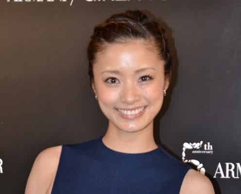 上戸彩、ミニドレスで美脚披露!アルマーニ・タワー5周年記念パーティー