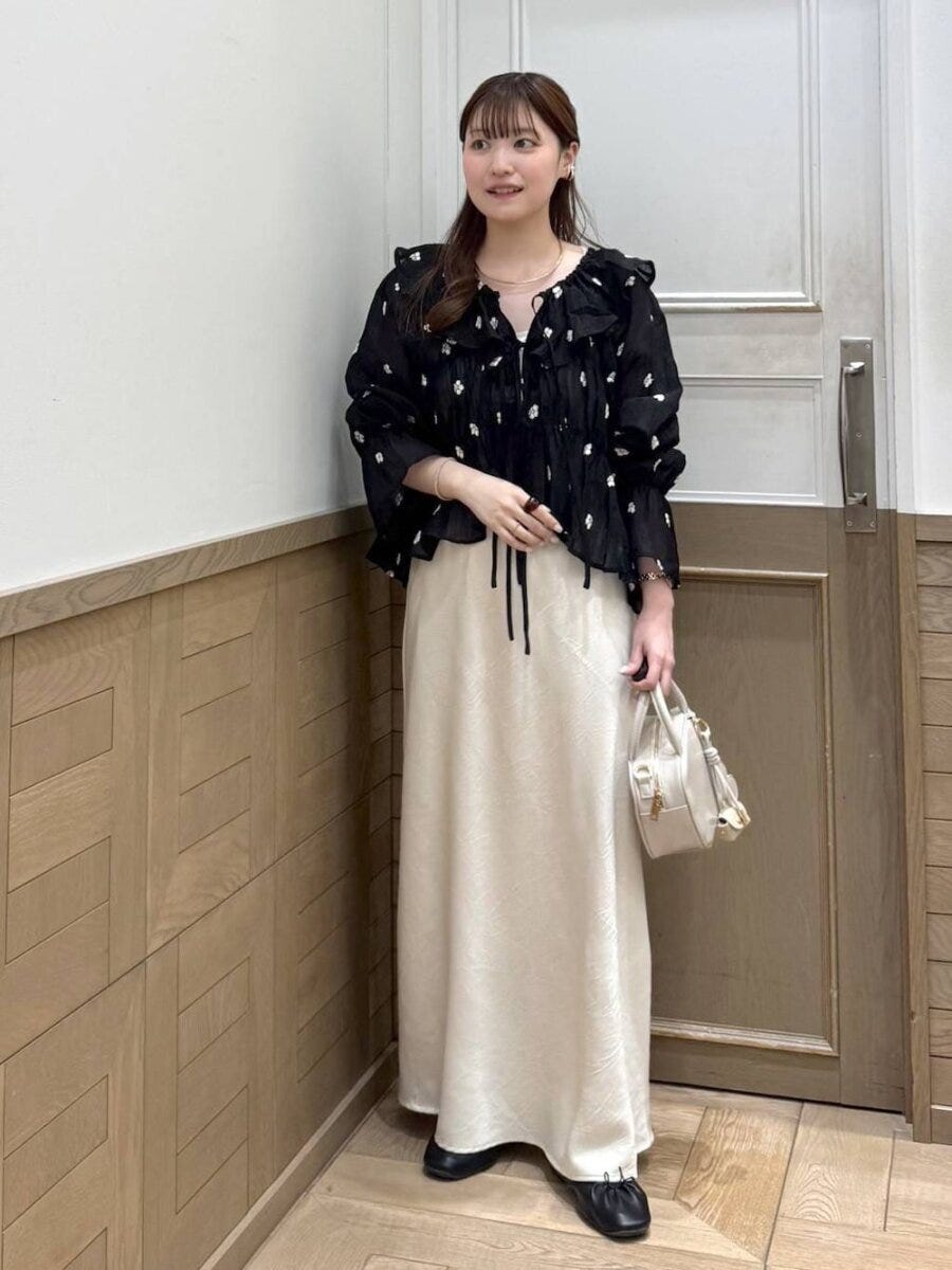 黒ブラウスコーデ2
