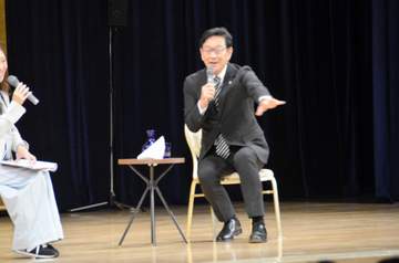 栗山英樹氏に「大谷選手に近づくためにできることは？」 ド直球質問の回答に拍手 全日本大学野球選手権の開会式でトークショー