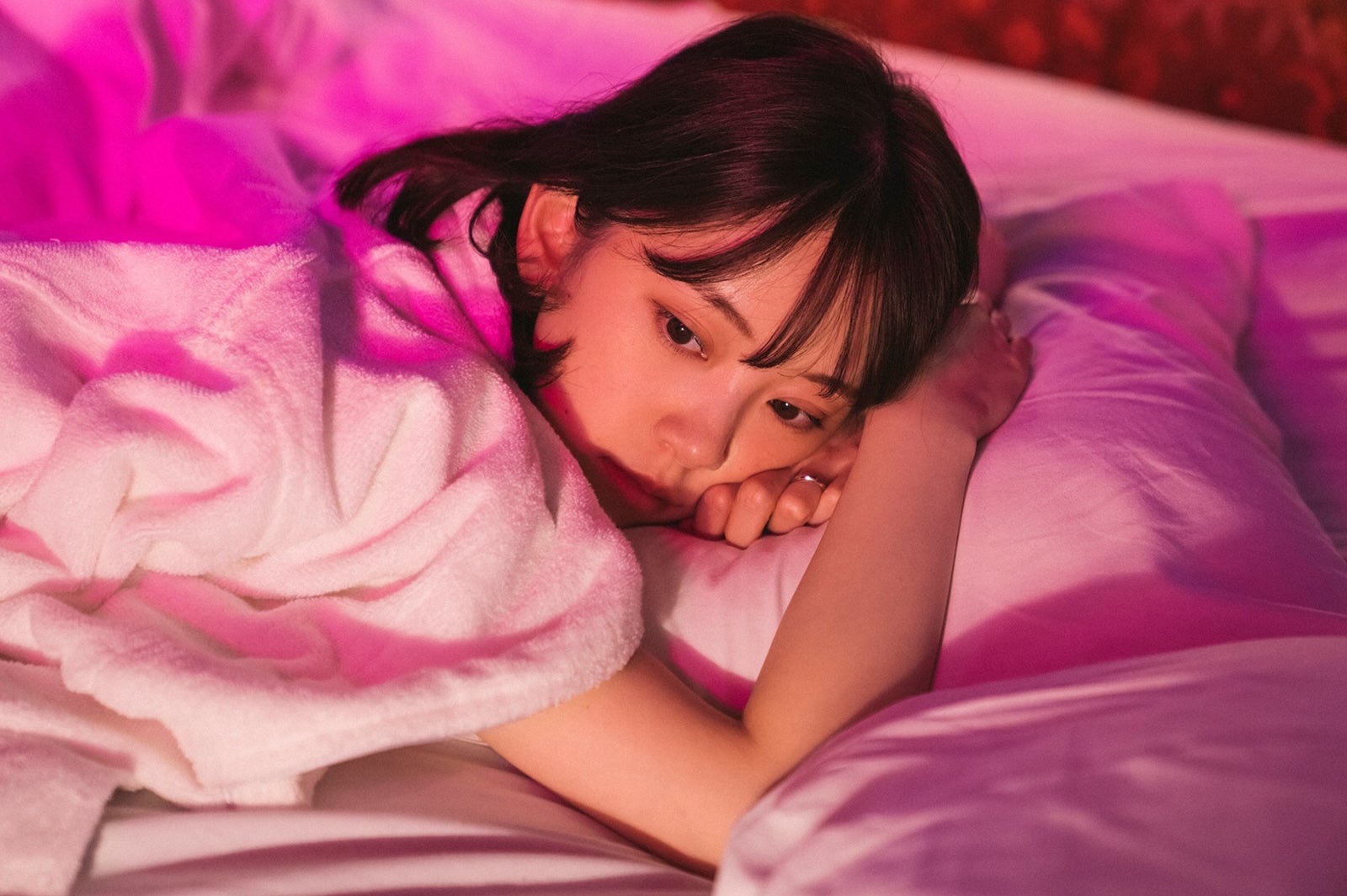 堀未央奈（C）セモトちか／MIXER／集英社（C）「サレタガワのブルー」製作委員会・MBS