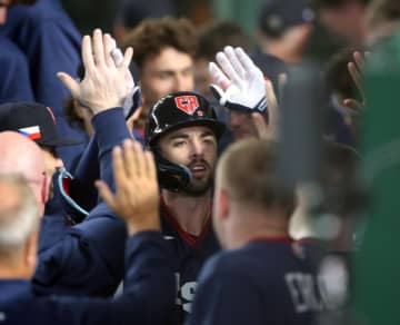 さわやかチェコが2桁失点で大敗発進も…あきらめない九回の反撃姿勢に東京Dのスタンドが大歓声 試合終了後に総立ちで拍手の感動的光景 ハジム監督「誇りに思っている」