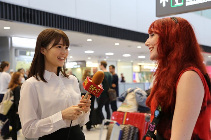 生田絵梨花(左)(C)テレビ東京