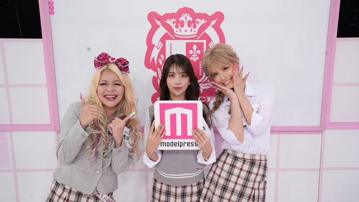 (左から)荒川、るあ、今井アンジェリカ(提供写真)