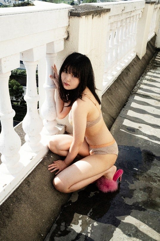 「頓知気さきな CONCEPT ~Collaboration Photo Book~」/写真:笠井爾示