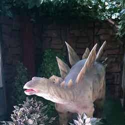 入り口で恐竜がお出迎え/画像提供:TKファクトリー