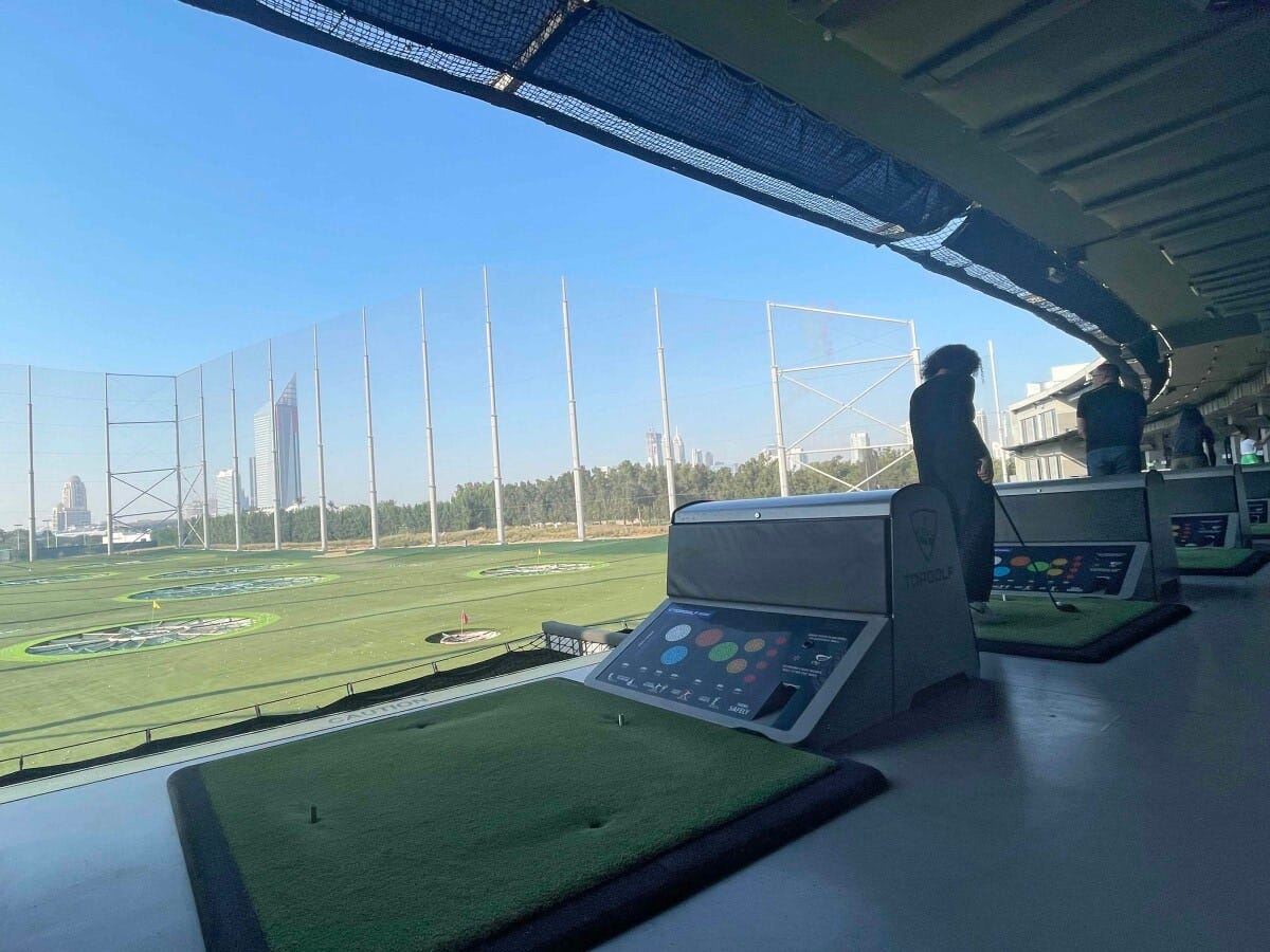 週末は行列ができる大人気スポット「トップゴルフ・ドバイ」