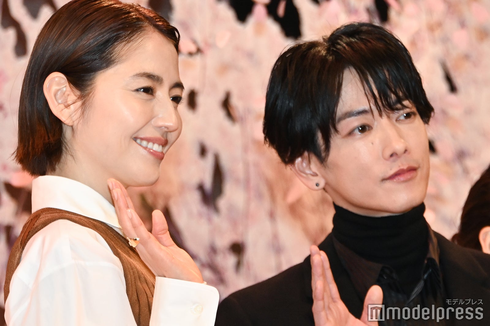 長澤まさみ、佐藤健（C）モデルプレス