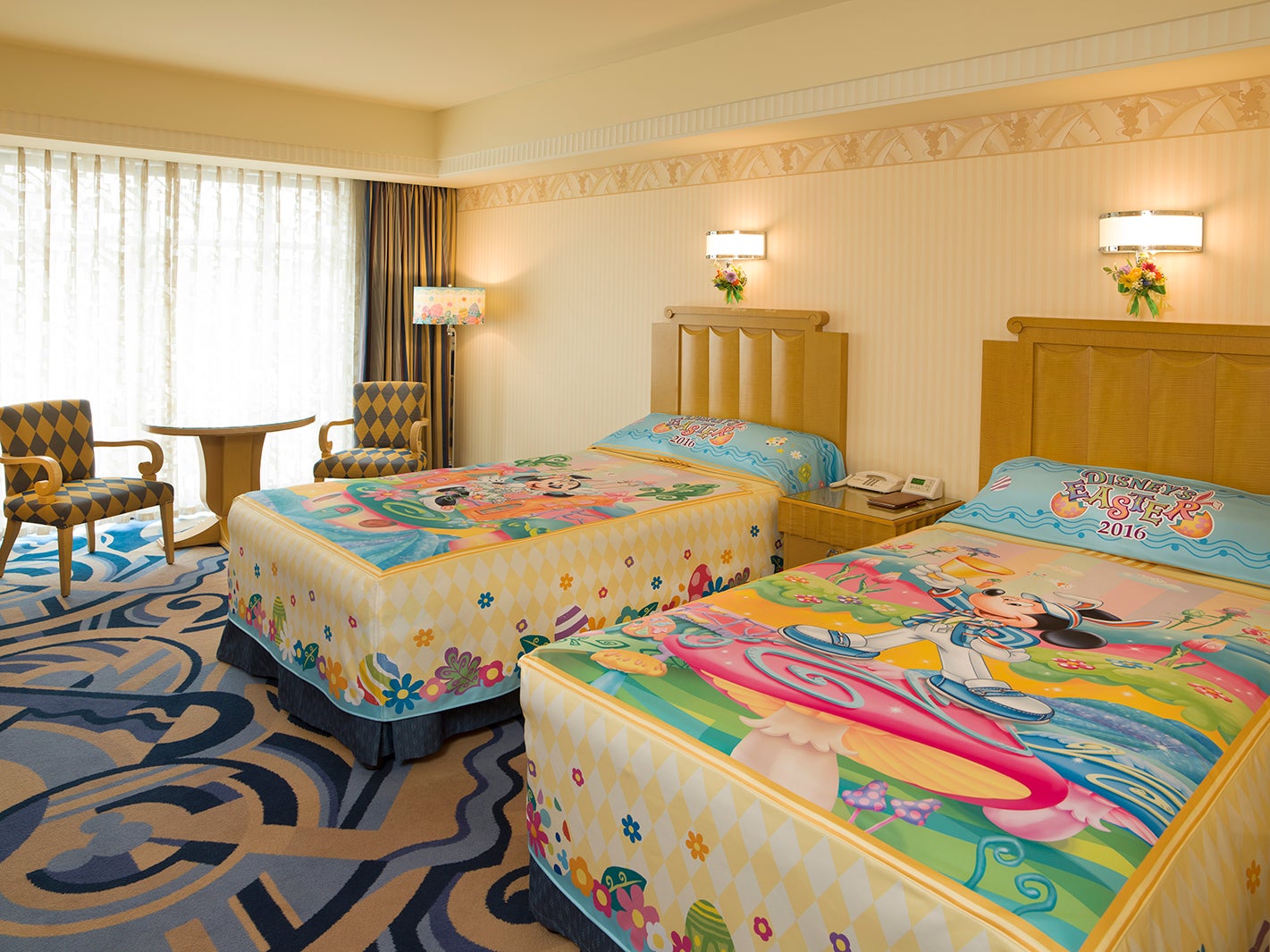 「ディズニー・イースター」デコレーションの客室／（C）Disney