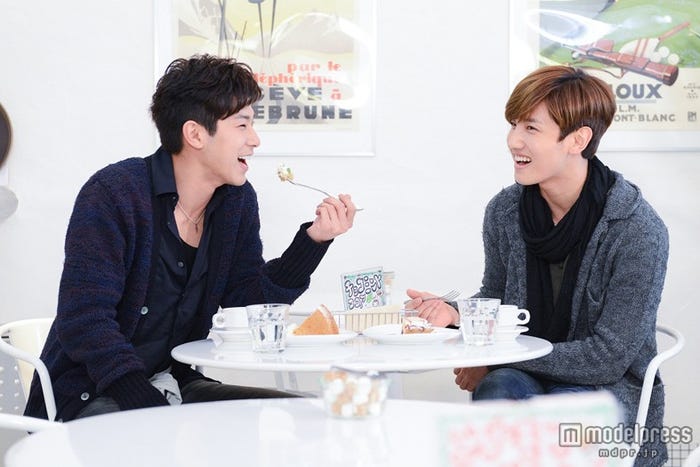 エキストラとは思えぬ存在感を放つ二人/画像提供:関西テレビ