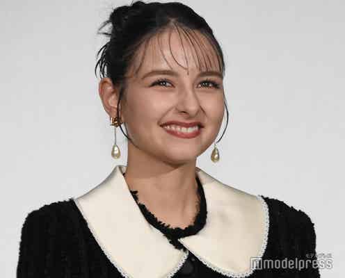 嵐莉菜、ミニ丈で登場 黒タイツから美脚透ける【劇場版アクマゲーム 最後の鍵】