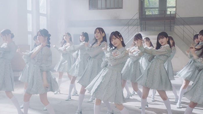 乃木坂46「僕は僕を好きになる」MV (提供写真)