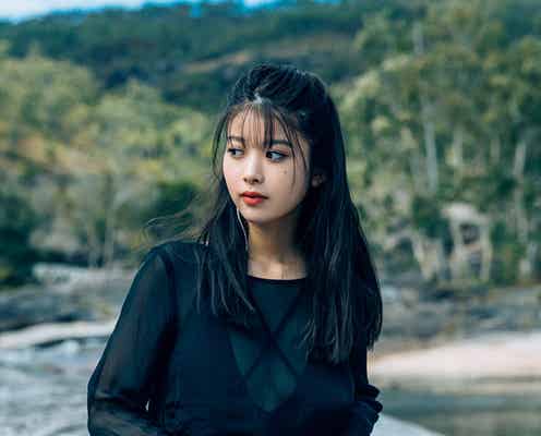 馬場ふみか、約1年ぶりのグラビア披露 美脚を妖艶魅せ