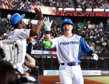 日本ハム・清宮幸 プロ9年目で初の20号 確信の129メートル豪快弾