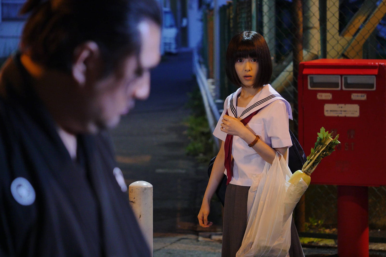 小手伸也、浜辺美波（C）フジテレビ